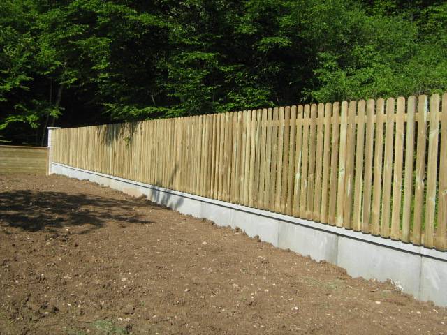 Clôture planchette sur muret — SNMB Menuiserie Bertin