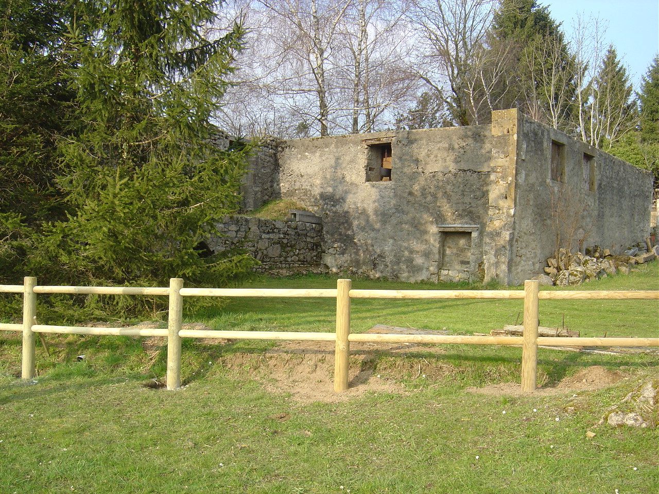 Clôture bois en 2 lisses — SNMB Menuiserie Bertin