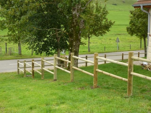 Clôture ronde 2 lisses suivant pente — SNMB Menuiserie Bertin