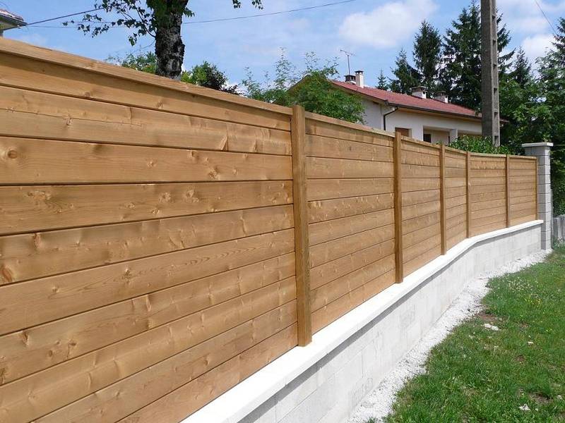 Poteau scelle dans mur — SNMB Menuiserie Bertin