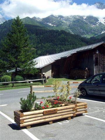 Jardinière rondin de bois — SNMB Menuiserie Bertin