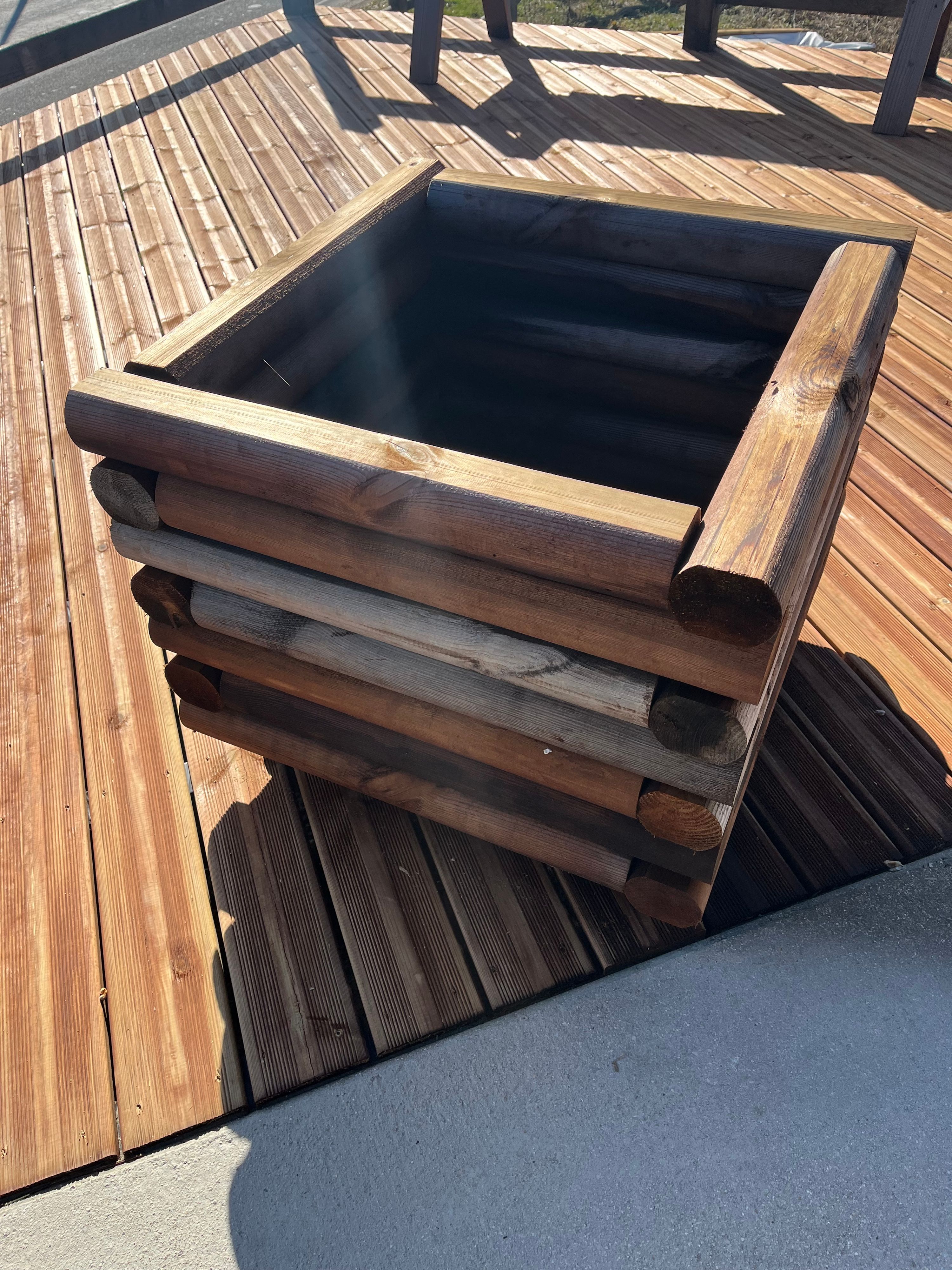 Jardinière bois en rondins croisés, fabrication française SNMB — bois autoclave classe 4