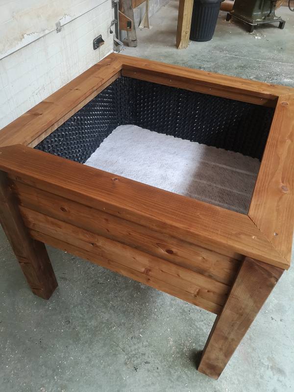 Jardinière citadine en bois sur pieds, fabrication française SNMB — bois autoclave classe 4