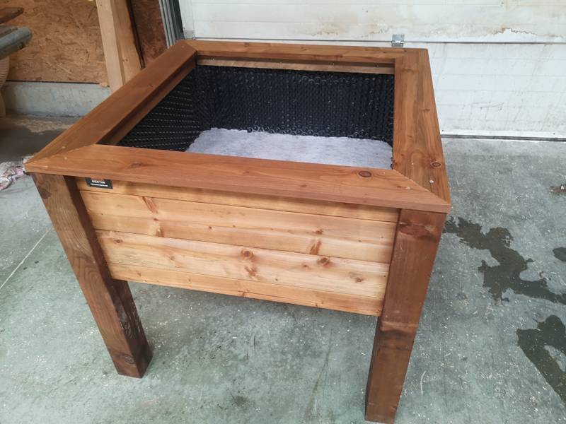 Jardinière citadine en bois sur pieds, fabrication française SNMB — bois autoclave classe 4