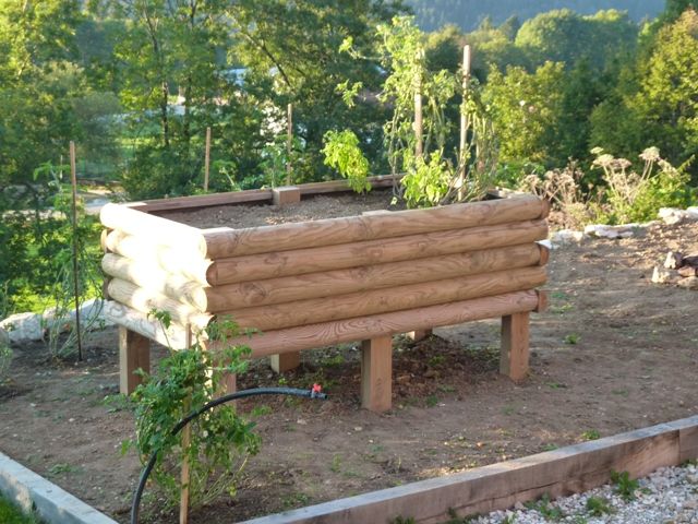 Jardinière surrelevee en demi rondin pin autocla — SNMB Menuiserie Bertin