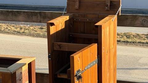 Poubelle 80l bois toit ouvrant : SNMB Menuiserie Bertin