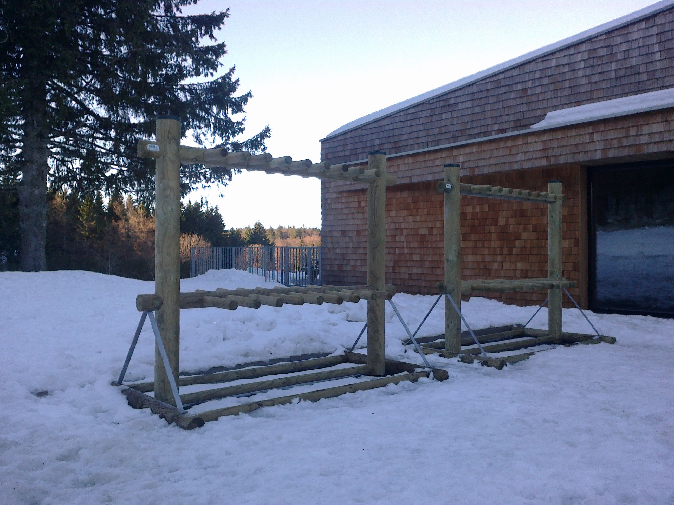 Porte-skis et vélos en rondins de bois, fabrication française SNMB — bois autoclave classe 4