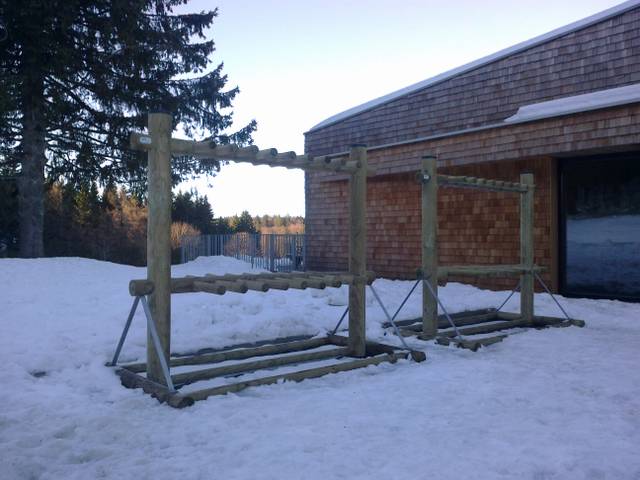 Porte-skis et vélos en rondins de bois, fabrication française SNMB, bois autoclave classe 4