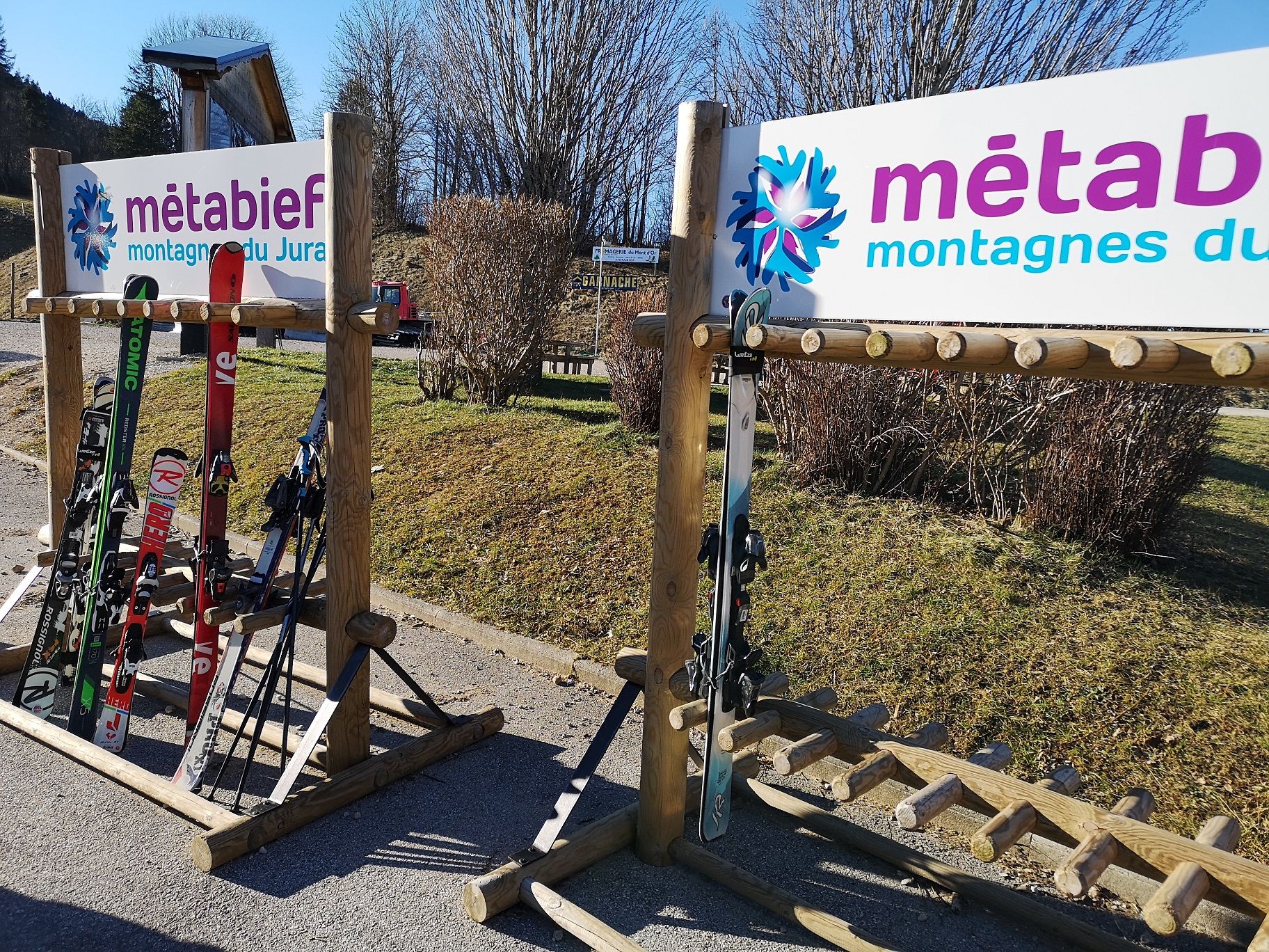 Porte-skis et vélos en rondins de bois, fabrication française SNMB — bois autoclave classe 4