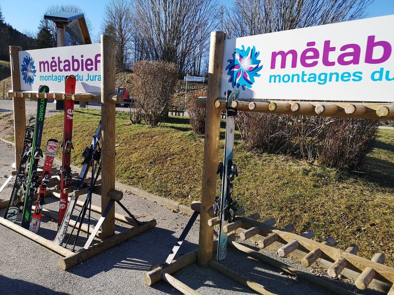 Porte-skis et vélos en rondins de bois, fabrication française SNMB — bois autoclave classe 4