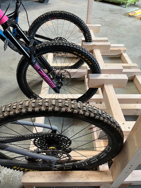 Porte-skis et vélos en madriers de bois, fabrication française SNMB — bois autoclave classe 4