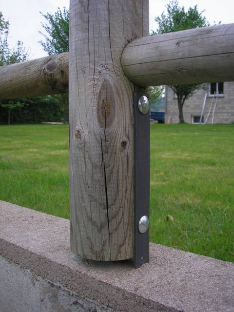 Patte de scellement pour poteau bois, fabrication française SNMB