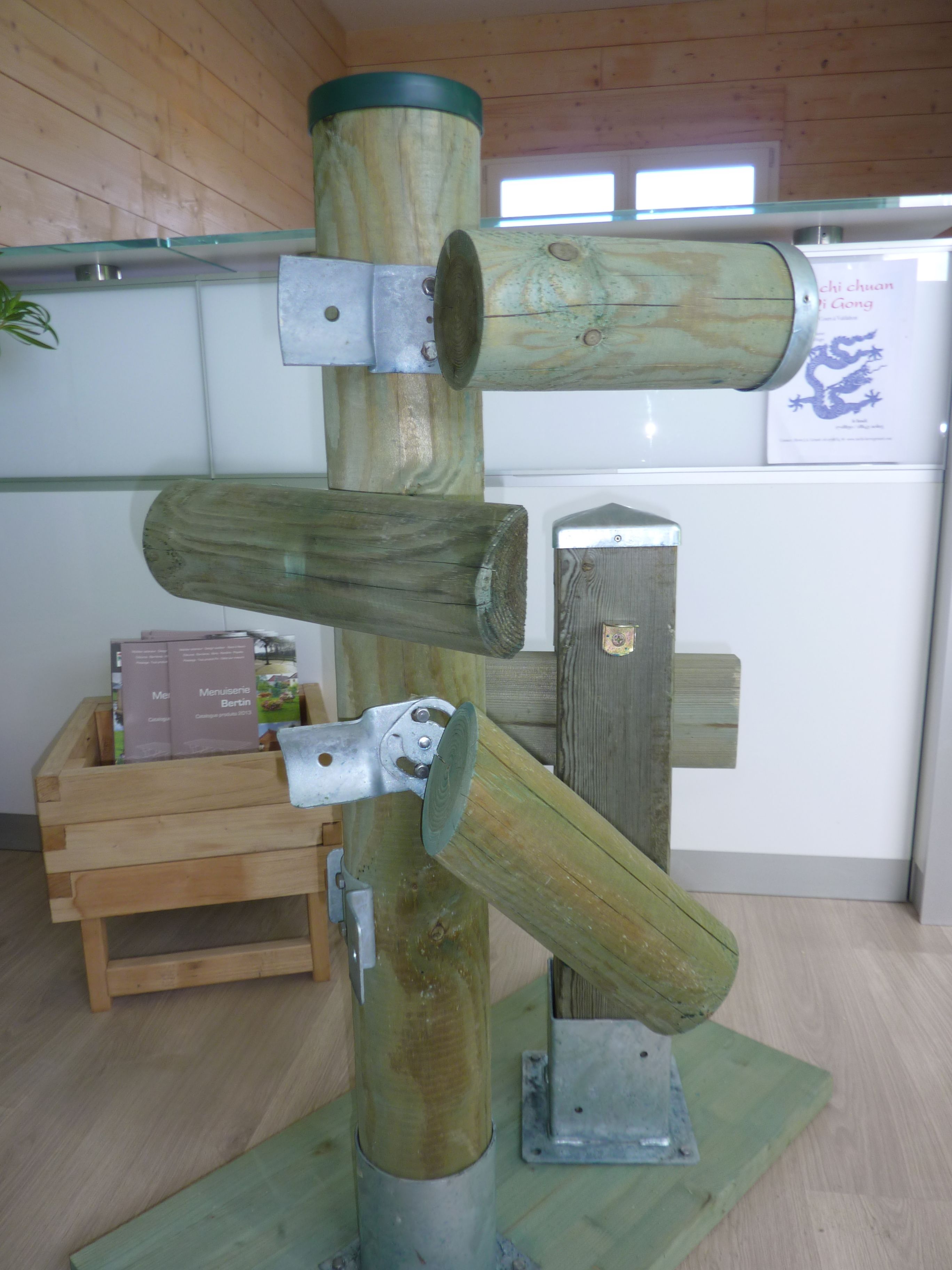 Ferrure de fixation pour rondins de bois — fabrication française SNMB Menuiserie Bertin
