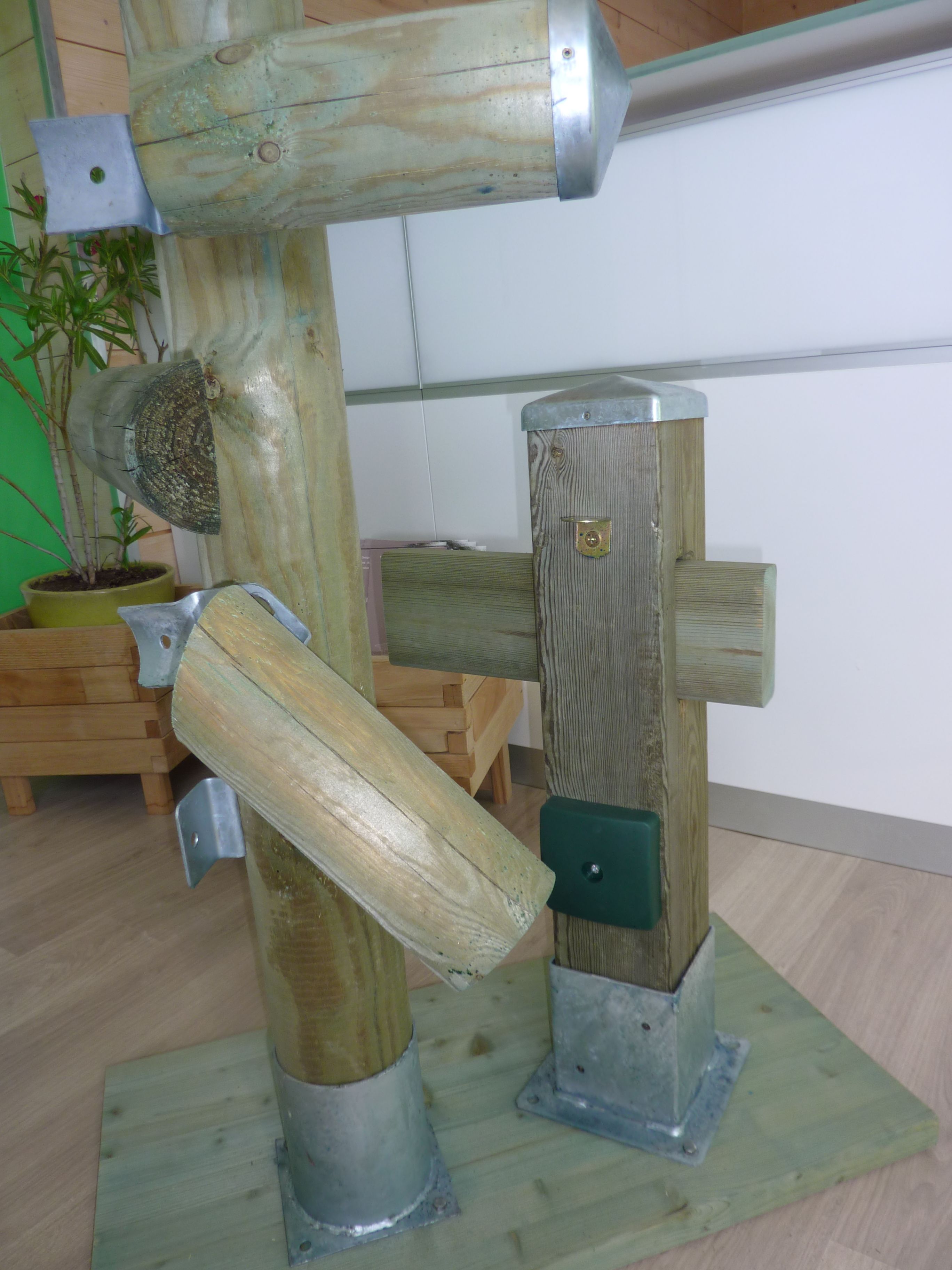 Ferrure de fixation pour rondins de bois — fabrication française SNMB Menuiserie Bertin
