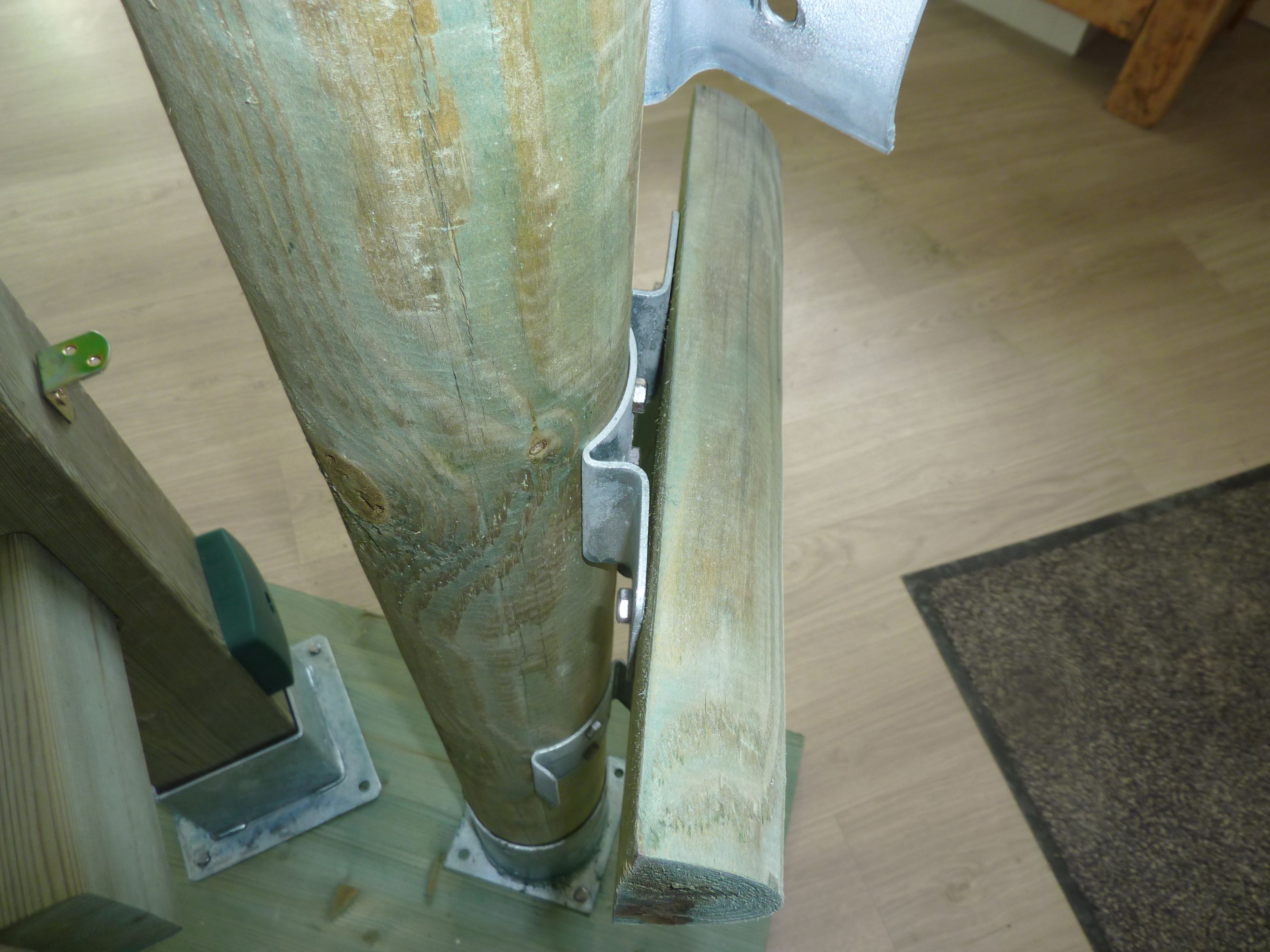 Ferrure de fixation pour rondins de bois — fabrication française SNMB Menuiserie Bertin