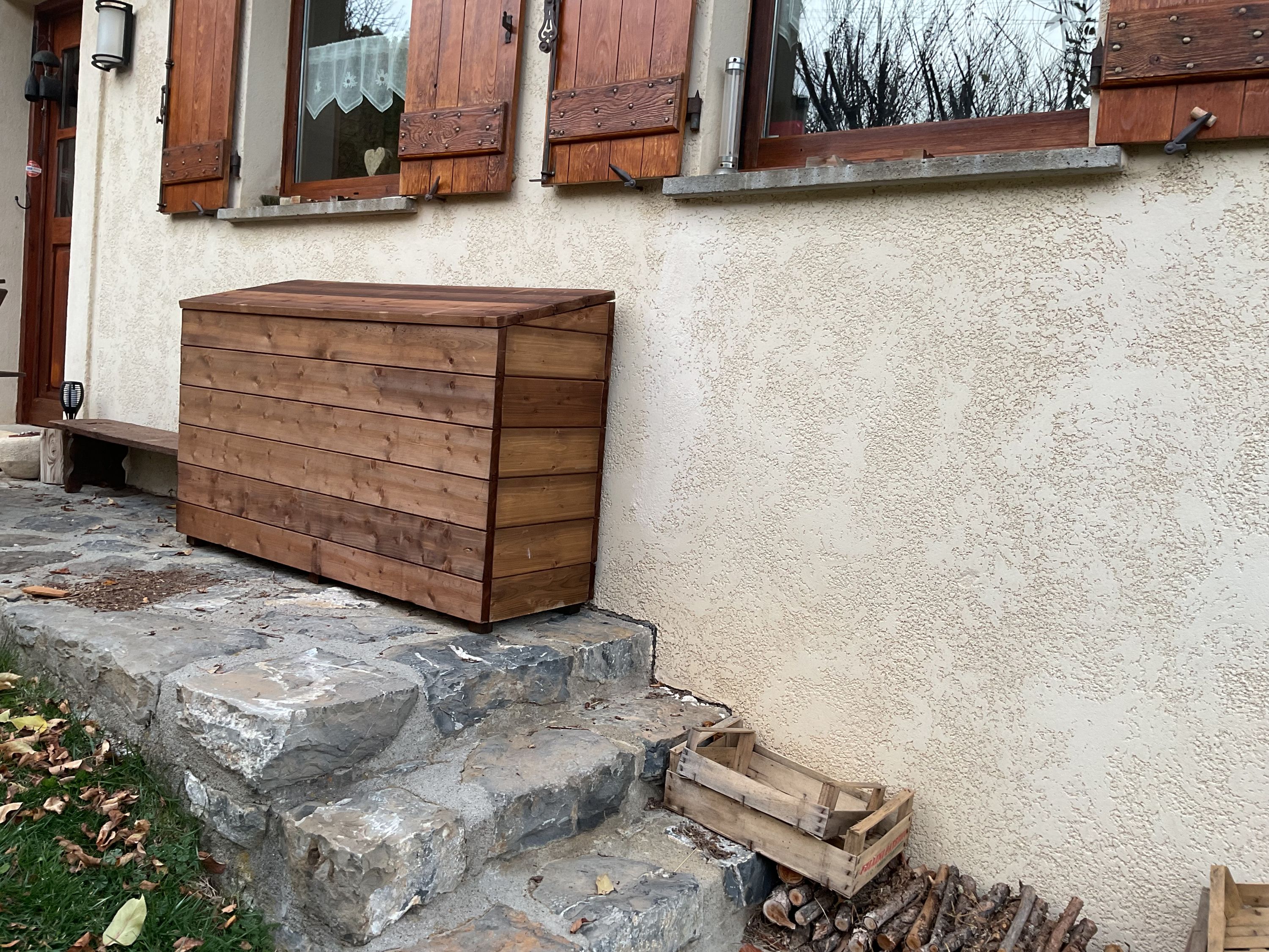 Coffre avec dessus en pente — SNMB Menuiserie Bertin