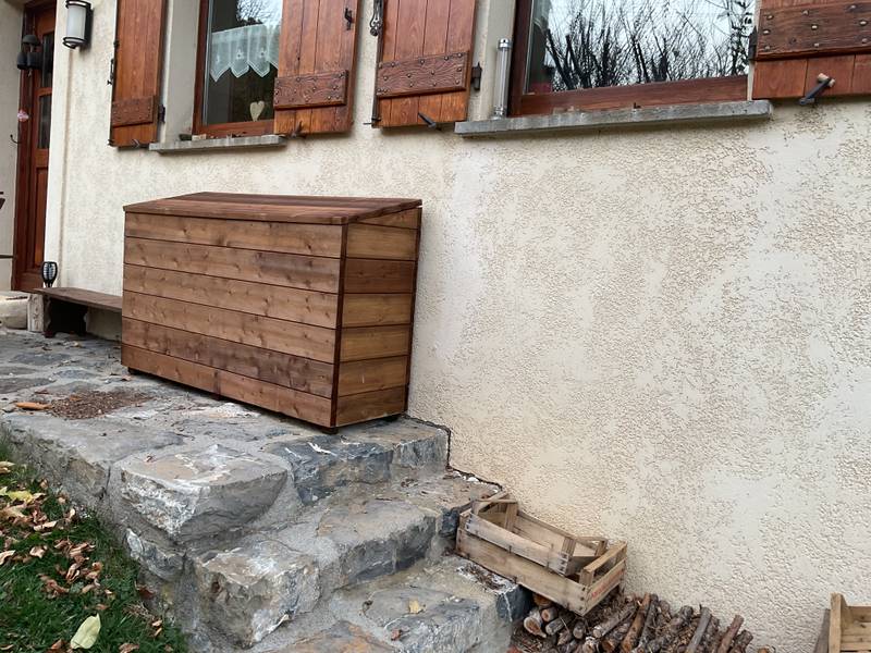 Coffre avec dessus en pente — SNMB Menuiserie Bertin