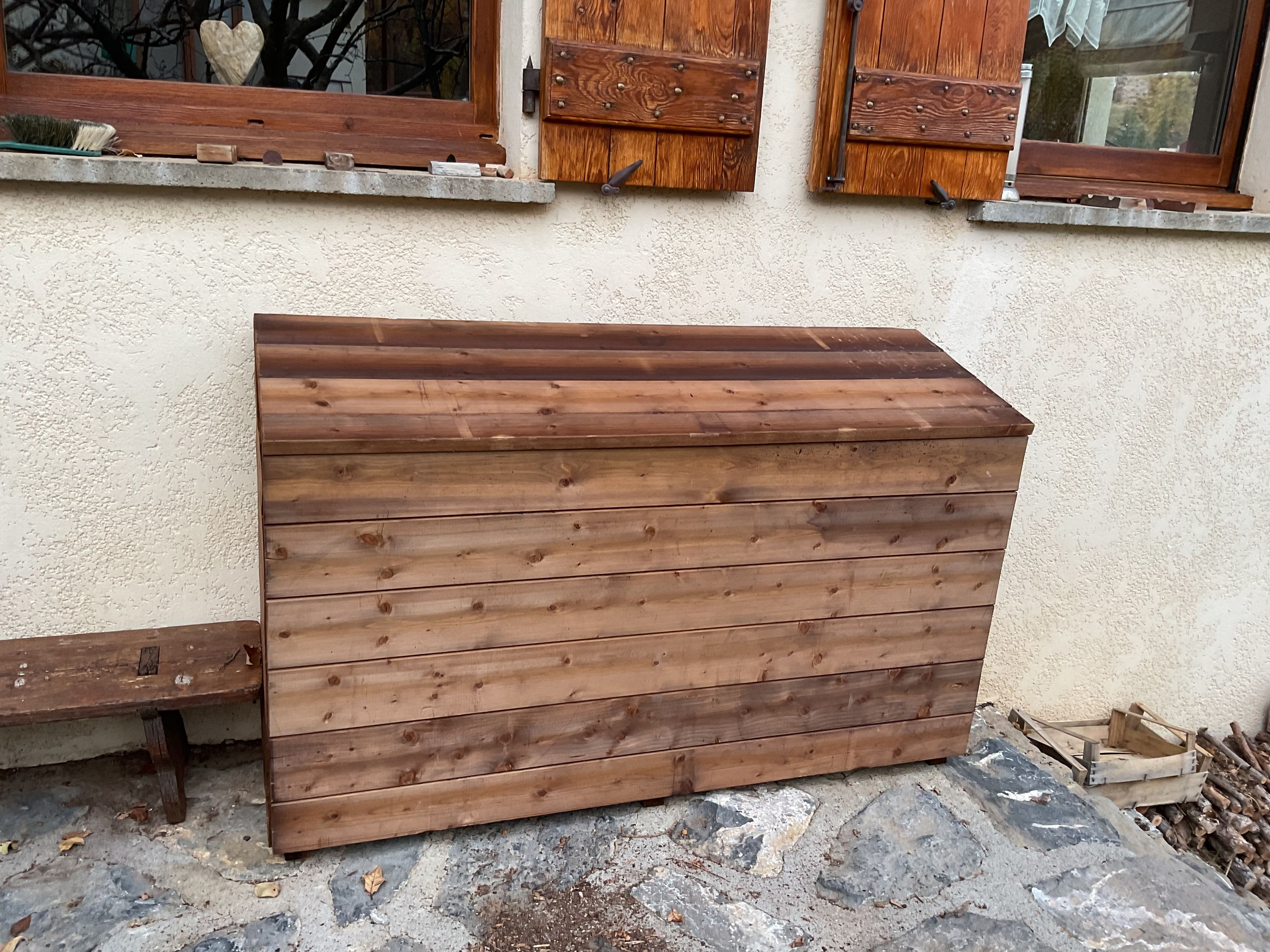 Coffre avec dessus en pente — SNMB Menuiserie Bertin