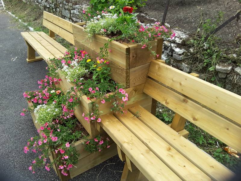 Jardin végétal avec structures en bois, fabrication française SNMB — bois autoclave classe 4