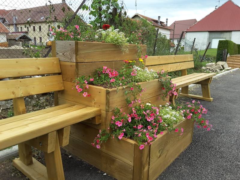 Jardin végétal avec structures en bois, fabrication française SNMB — bois autoclave classe 4
