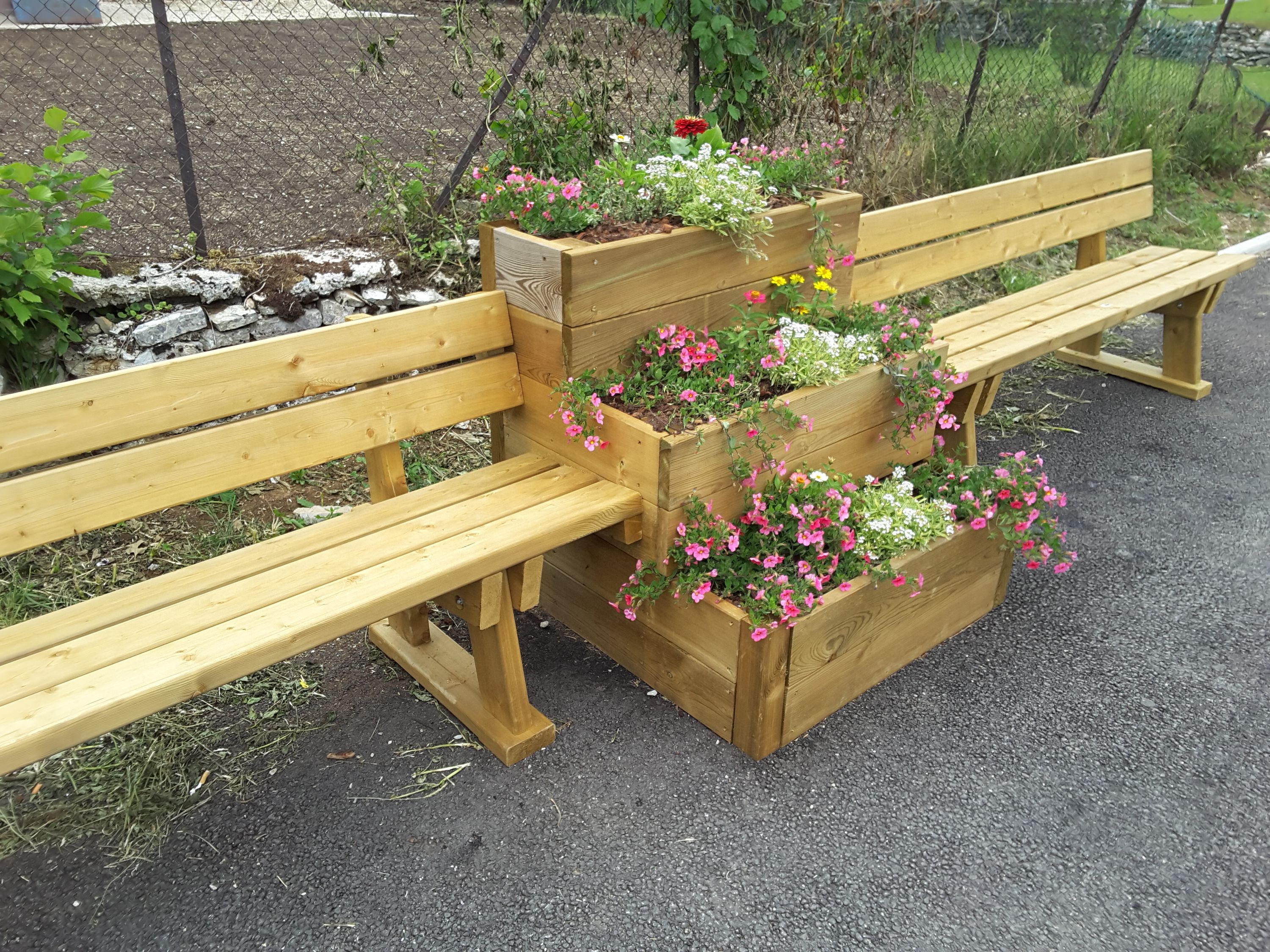 Jardin végétal avec structures en bois, fabrication française SNMB — bois autoclave classe 4