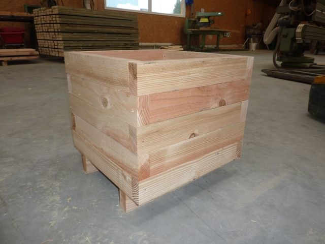 Jardinière douglas 50x50x50 — SNMB Menuiserie Bertin