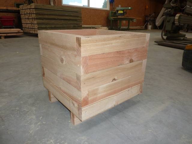 Jardinière douglas 50x50x50 — SNMB Menuiserie Bertin