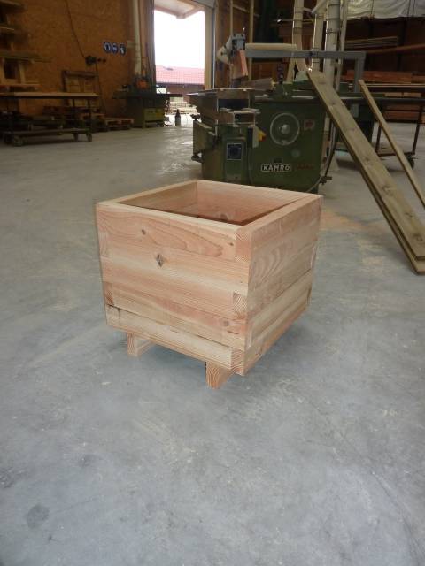 Jardinière douglas brut 50x50x50 — SNMB Menuiserie Bertin