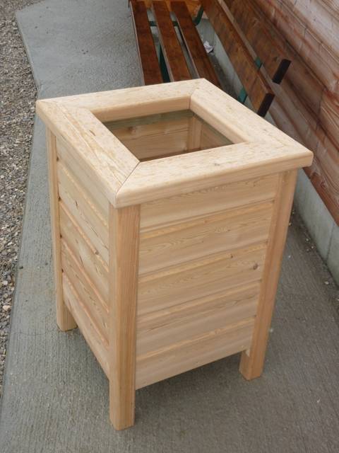 Jardinière elegance en mélèze 53x53x80 — SNMB Menuiserie Bertin