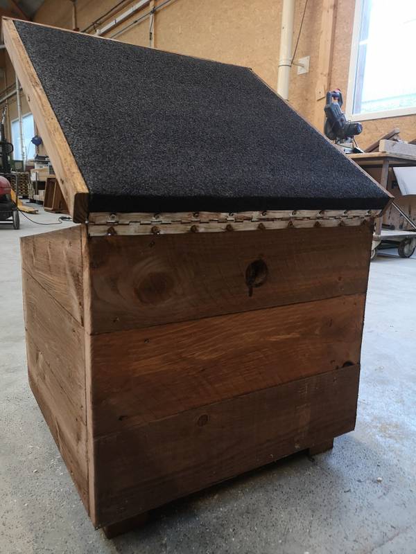 Niche en bois pour chat et chien, fabrication française SNMB — bois autoclave classe 4