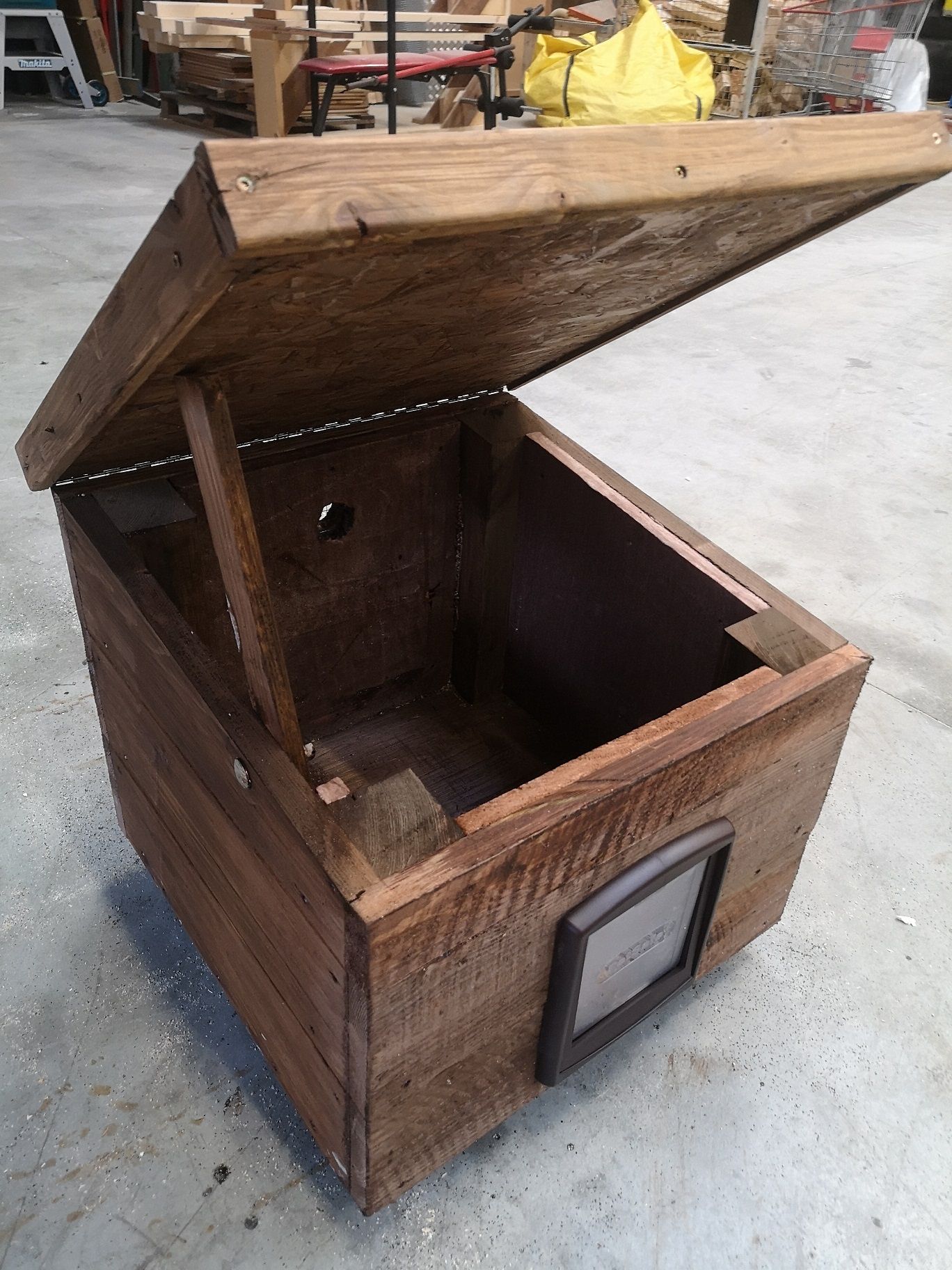 Niche en bois pour chat et chien, fabrication française SNMB — bois autoclave classe 4