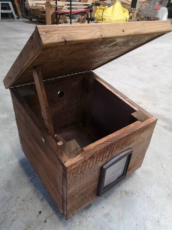 Niche en bois pour chat et chien, fabrication française SNMB — bois autoclave classe 4