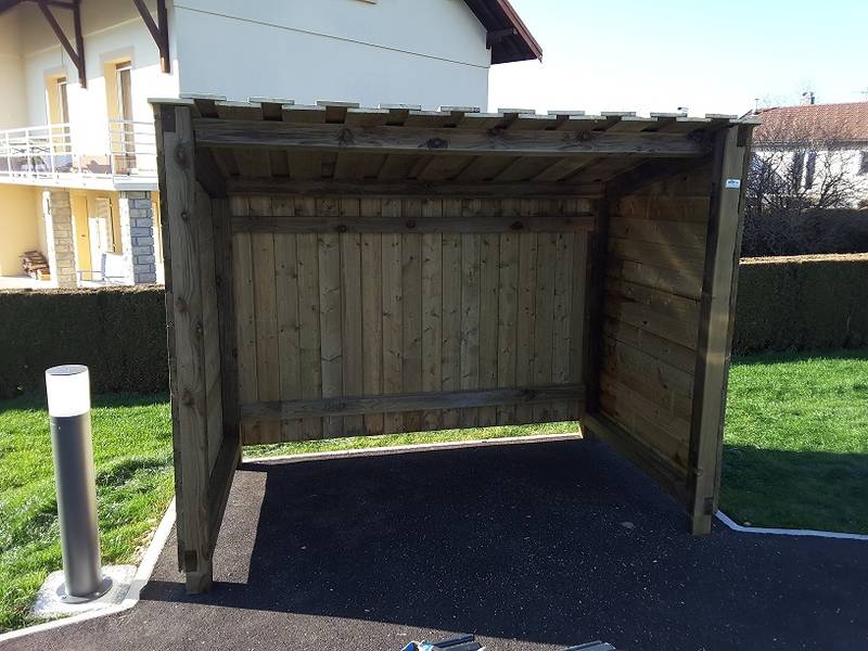 Aménagement extérieur en bois d'un EHPAD à Levier (Doubs) — fabrication française SNMB Menuiserie Bertin