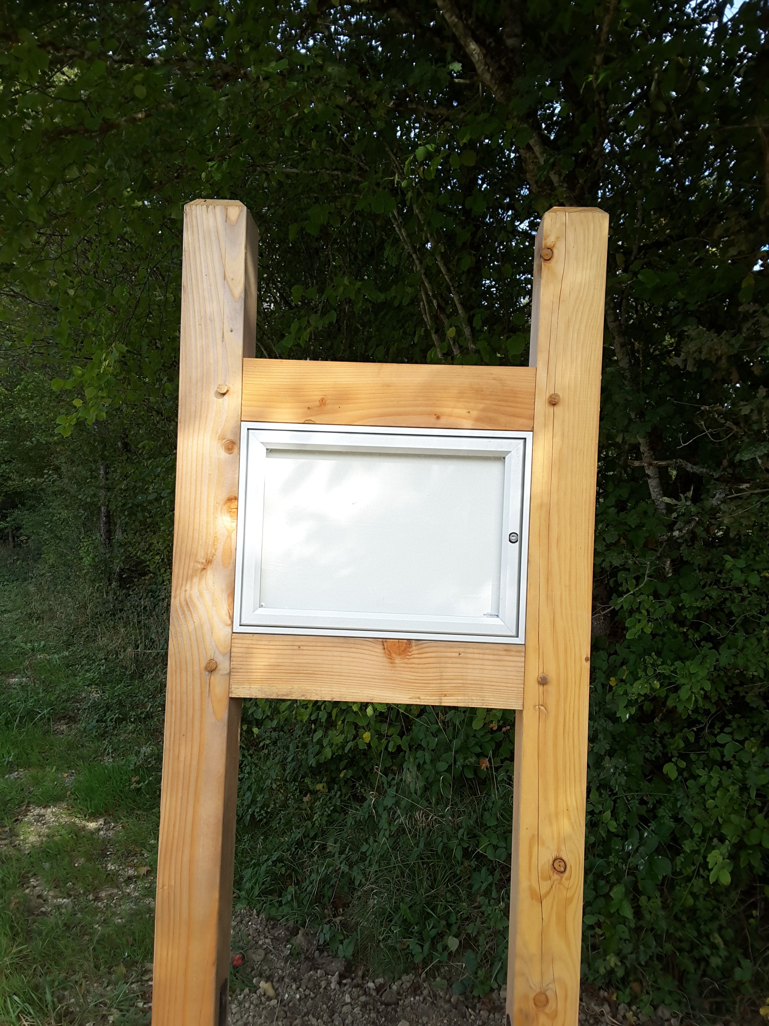Aménagement bois de l'étang du Breuillez : mobilier et clôtures — fabrication française SNMB Menuiserie Bertin