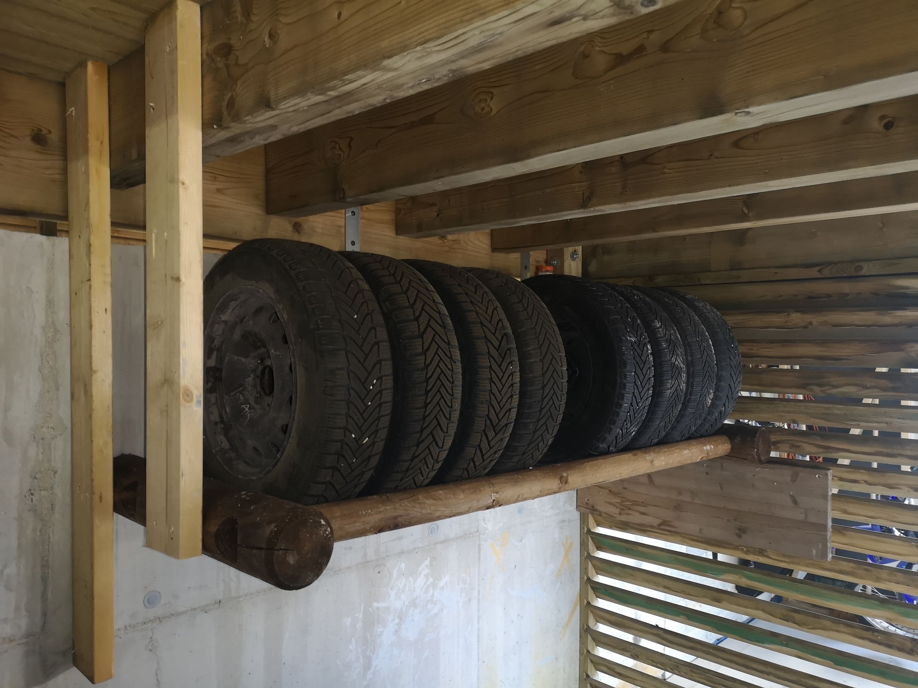 Porte-pneus en bois, fabrication française SNMB — bois autoclave classe 4
