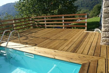 Terrasse piscine en pin huile — SNMB Menuiserie Bertin