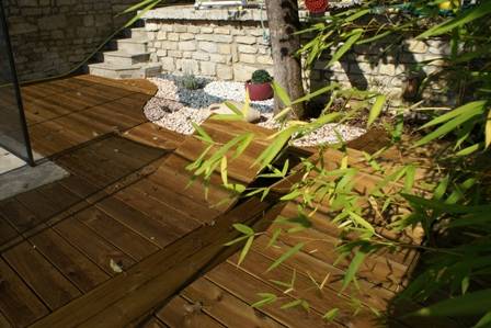 Terrasse piscine en pin huile — SNMB Menuiserie Bertin